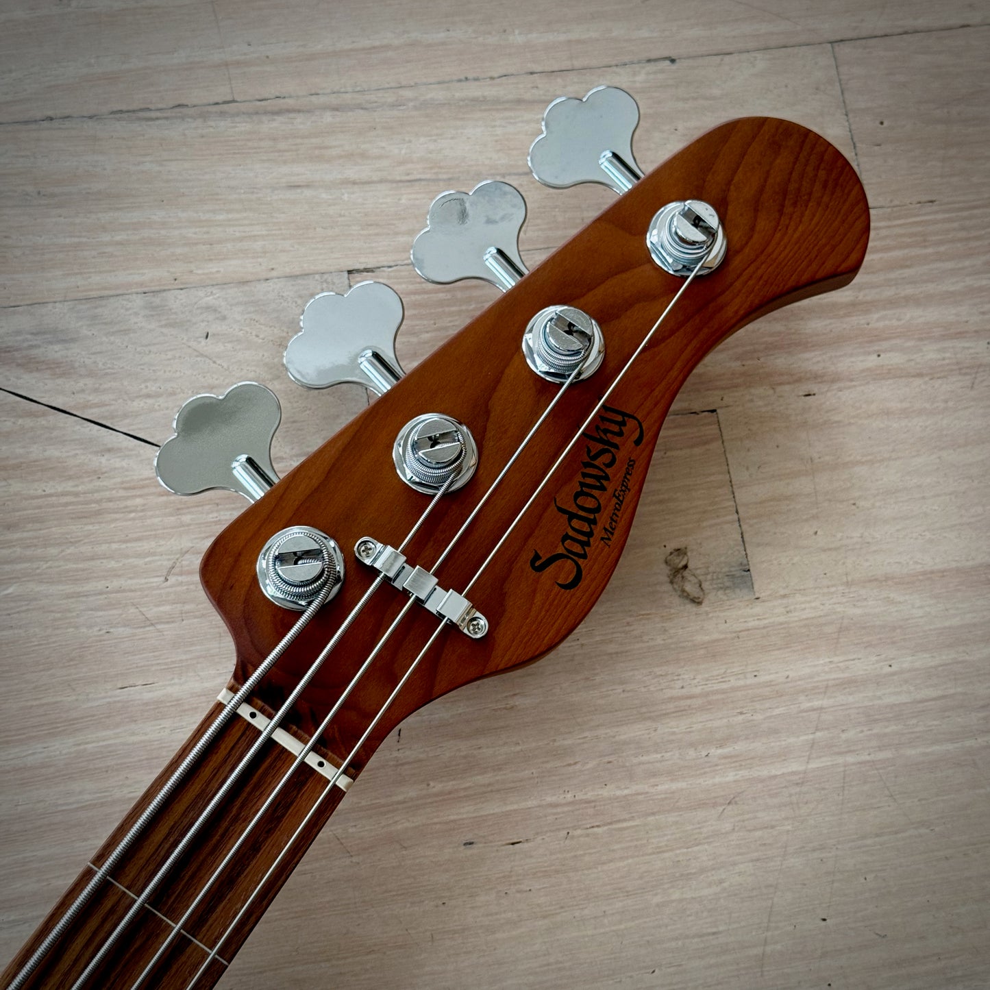 Sadowsky MetroExpress 21-Fret Vintage J/J Bass, Morado Fingerboard, Fretless With Lines, 4-String - Tobacco Sunburst Transparent High Polish (SMX21VJ4 69R OKU F2)