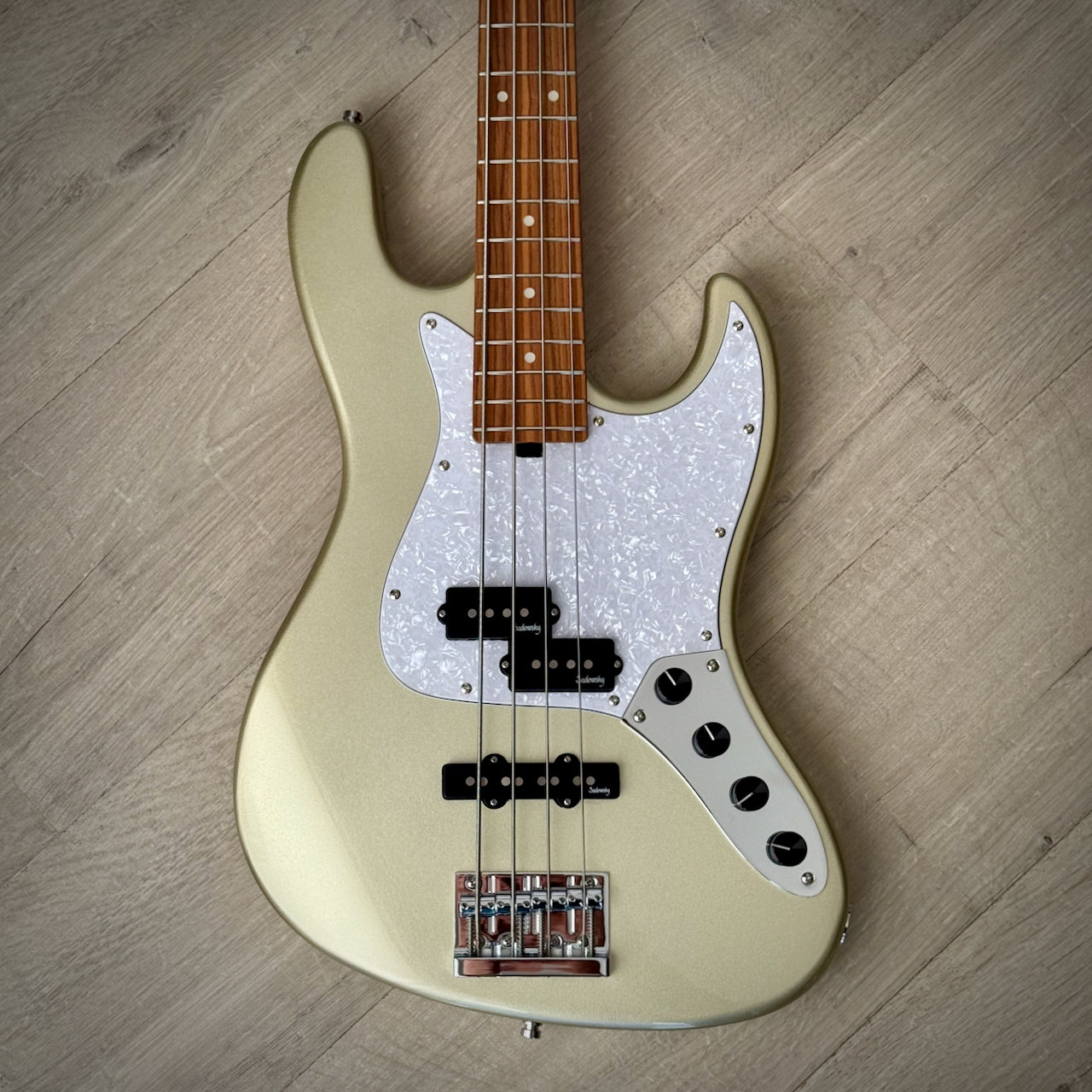 Sadowsky MetroExpress 21-Fret Hybrid P/J Bass, Morado Fingerboard, 4-String - Solid Champagne Metallic High Polish (SMX21HP4 J7R OKU FR)