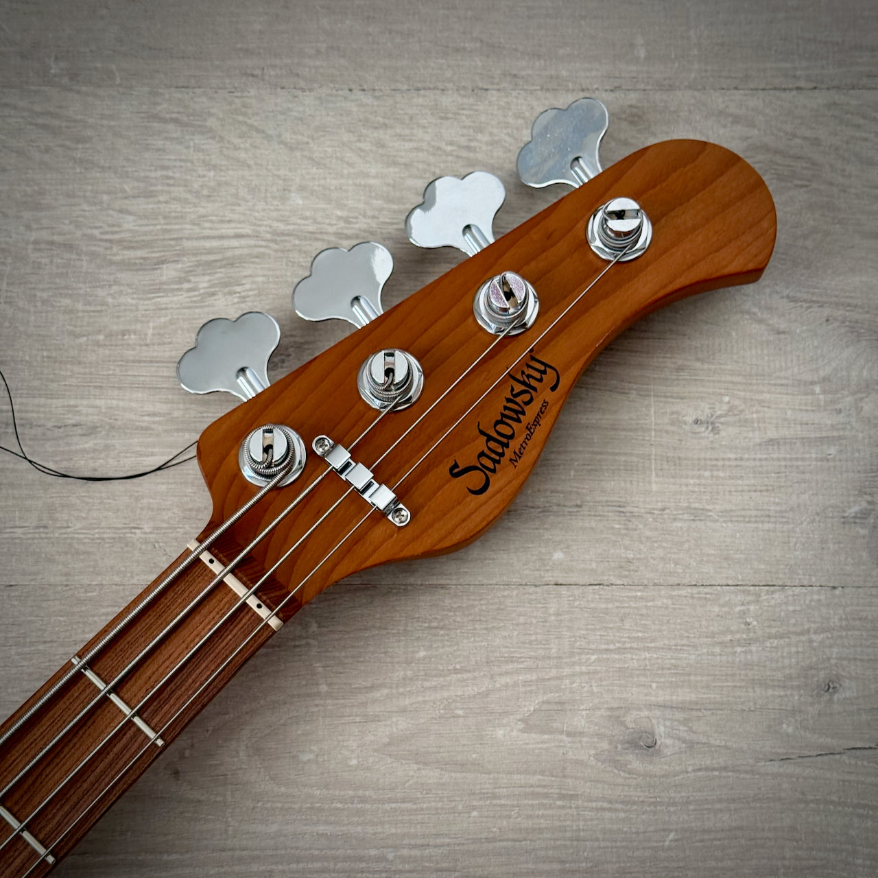 Sadowsky MetroExpress 21-Fret Verdine White Artist Line Bass, Morado Fingerboard, 4-String - Solid Olympic White High Polish (SMX21VW4 28R OKU FR)