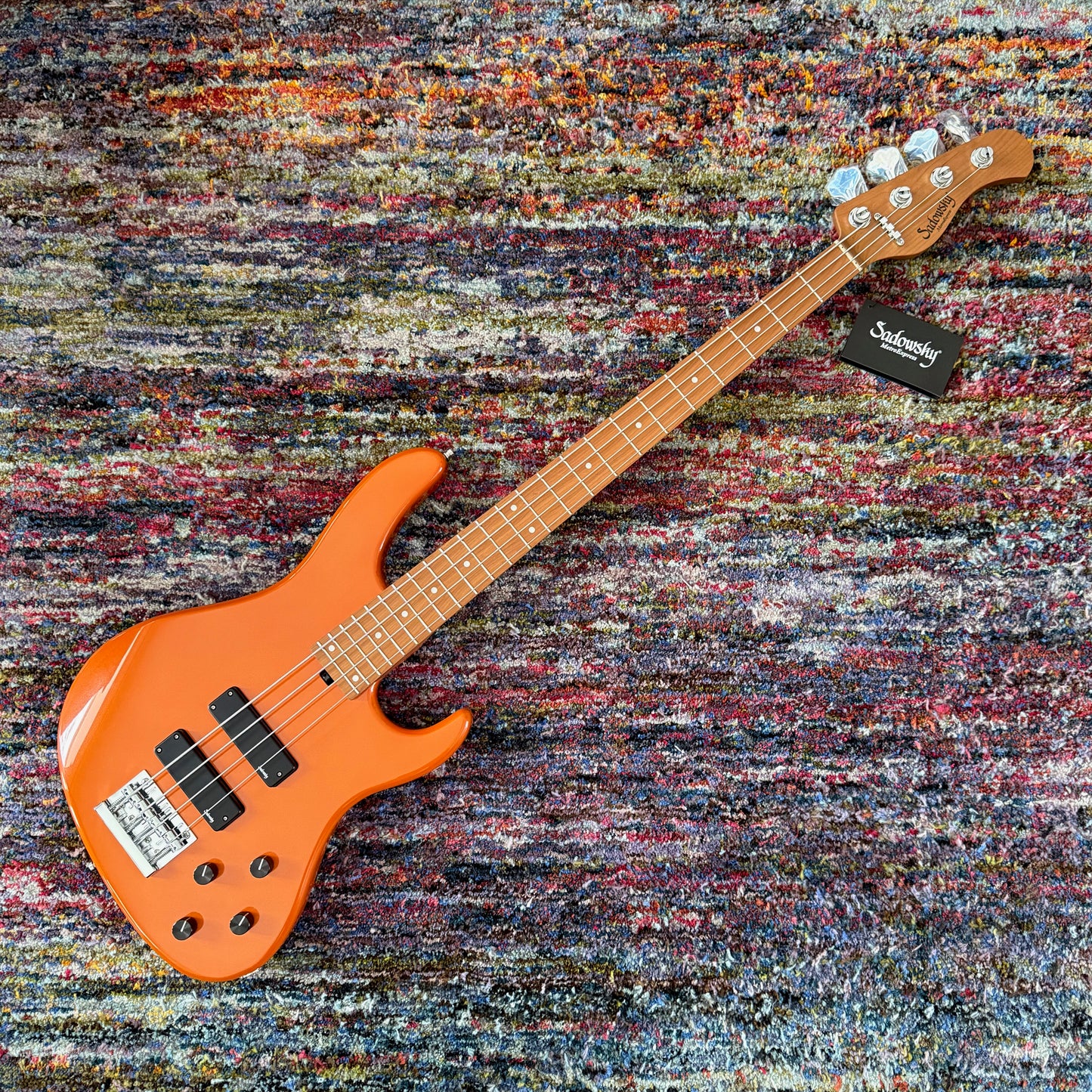 Sadowsky MetroExpress 24-Fret Modern Bass, Roasted Maple Fingerboard, 4-String - Solid Candy
Apple Orange Metallic High Polish