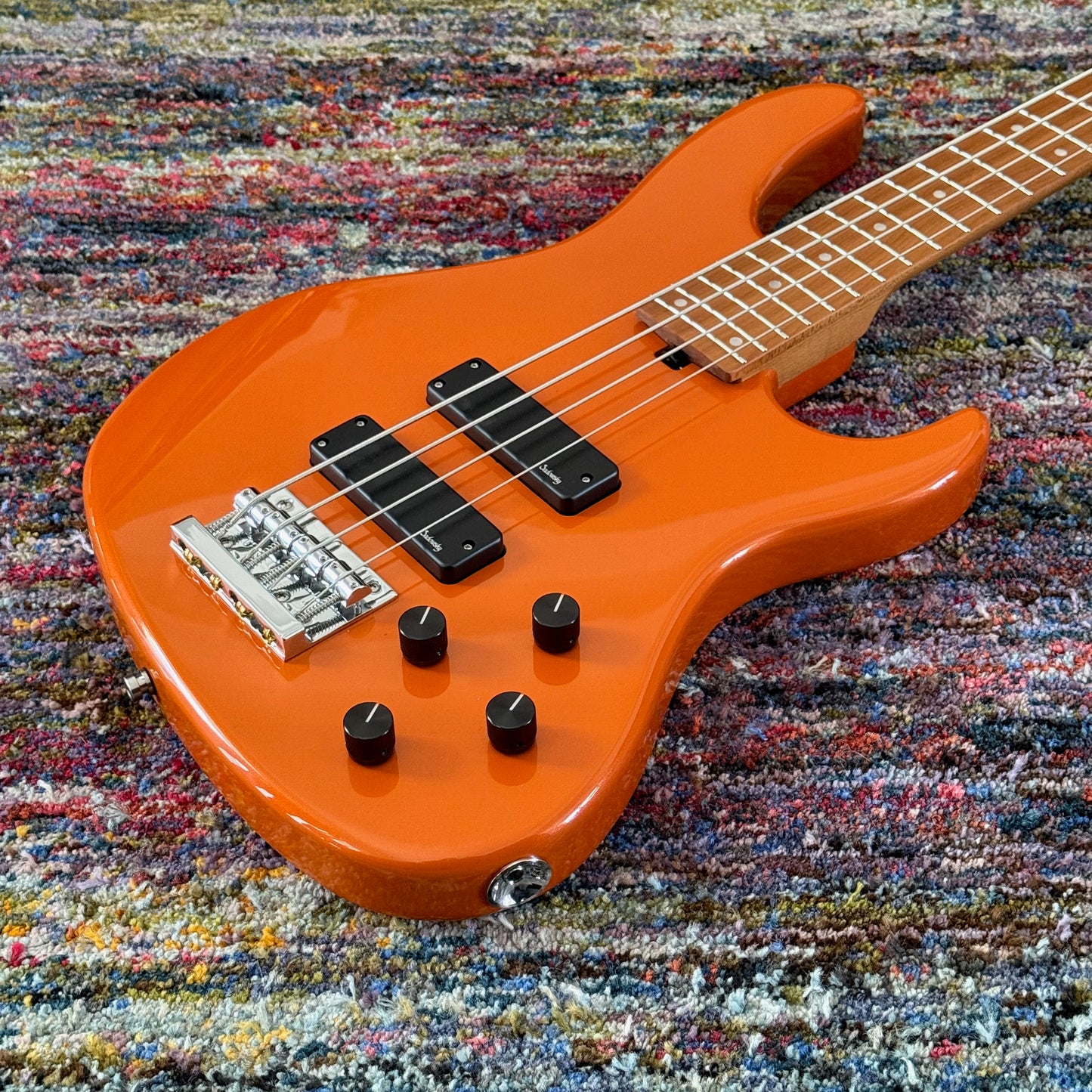 Sadowsky MetroExpress 24-Fret Modern Bass, Roasted Maple Fingerboard, 4-String - Solid Candy
Apple Orange Metallic High Polish
