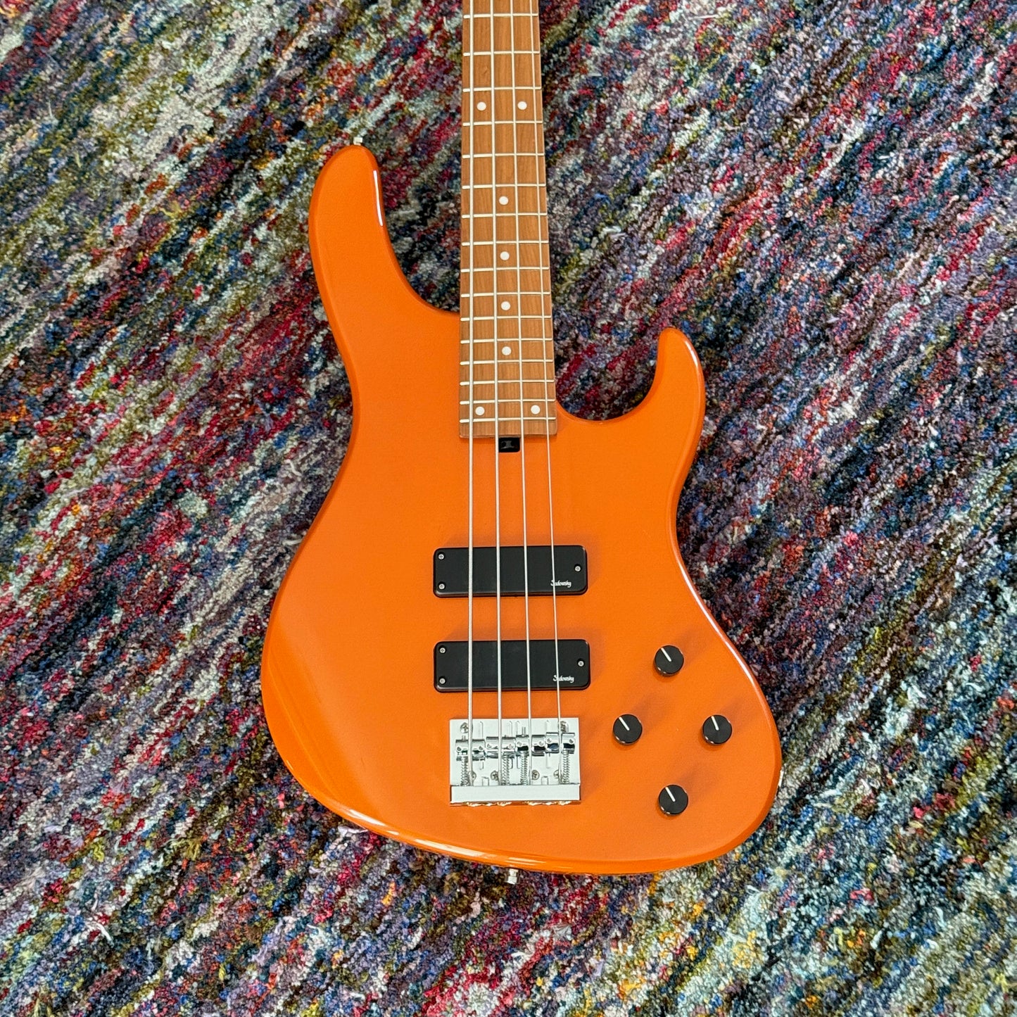 Sadowsky MetroExpress 24-Fret Modern Bass, Roasted Maple Fingerboard, 4-String - Solid Candy
Apple Orange Metallic High Polish