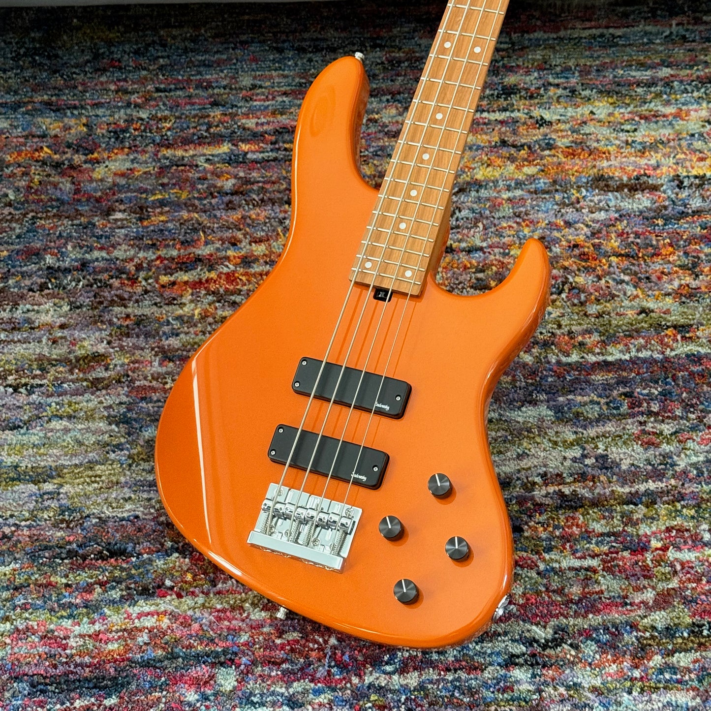 Sadowsky MetroExpress 24-Fret Modern Bass, Roasted Maple Fingerboard, 4-String - Solid Candy
Apple Orange Metallic High Polish