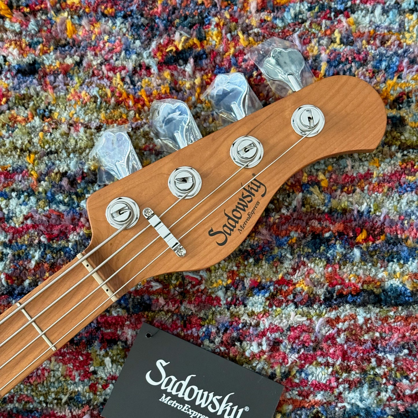 Sadowsky MetroExpress 24-Fret Modern Bass, Roasted Maple Fingerboard, 4-String - Solid Candy
Apple Orange Metallic High Polish