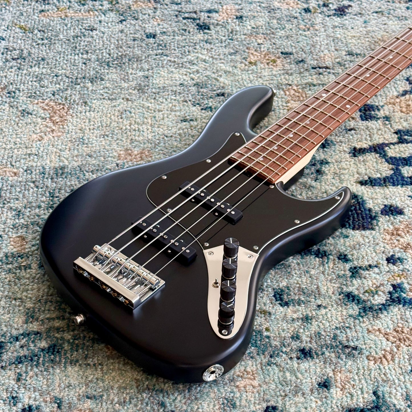 Sadowsky MetroLine Will Lee 5-String Jazz Bass SML22WL5 – 22-Fret – Solid Black Satin – Selectable Mid-Boost Preamp