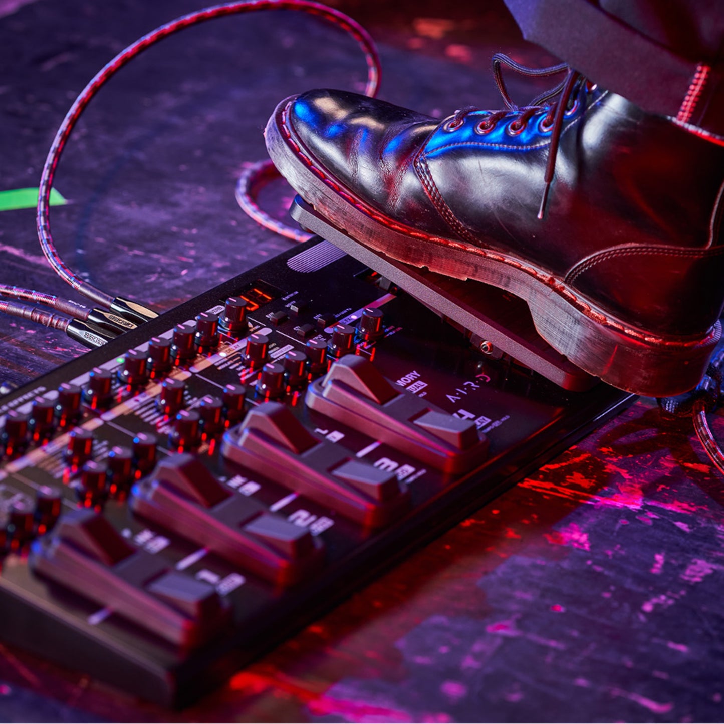 BOSS ME-90 Guitar Multi-Effects Processor + CB-BM-M Case Bundle