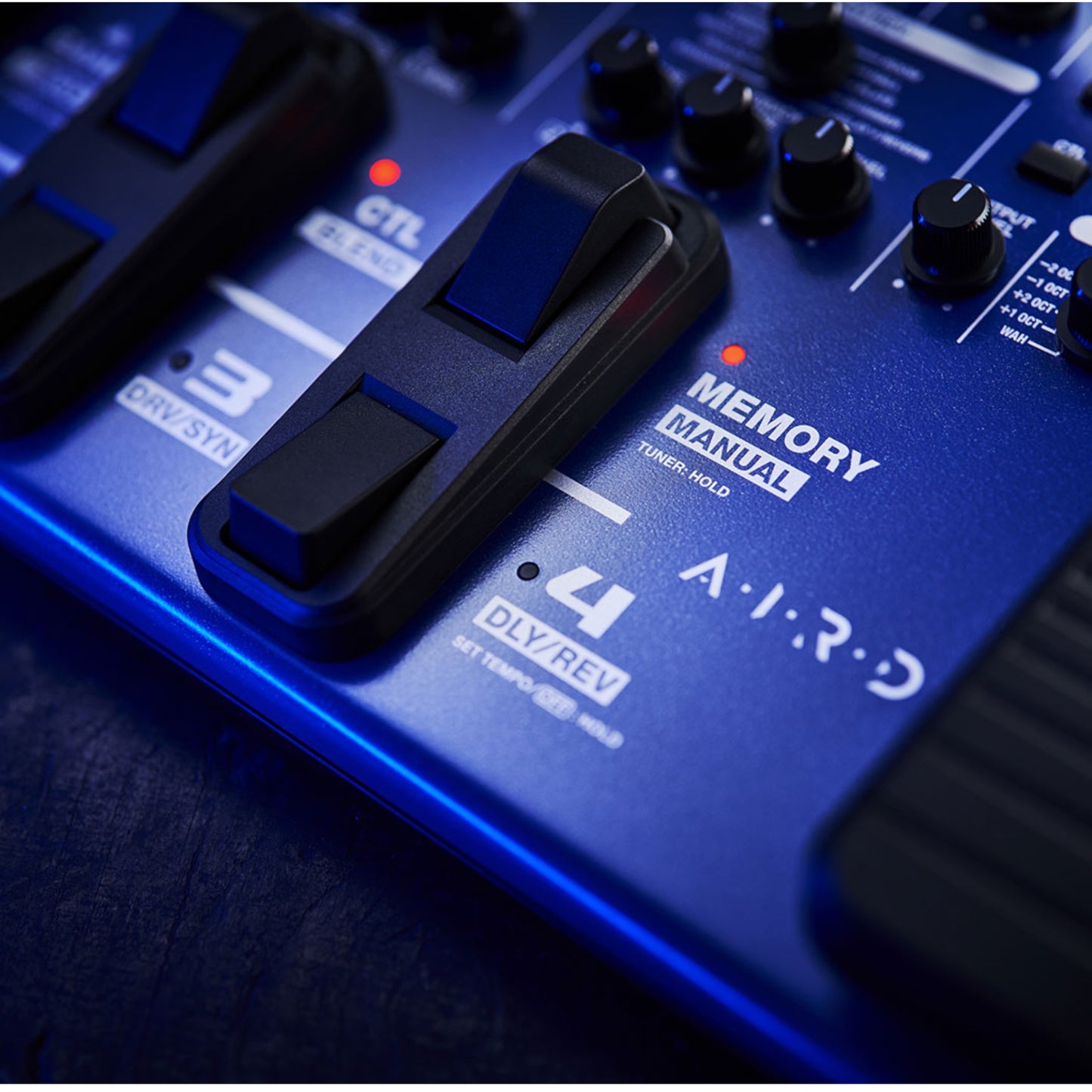 BOSS ME-90B Bass Multi-Effects Processor + CB-BM-M Case Bundle