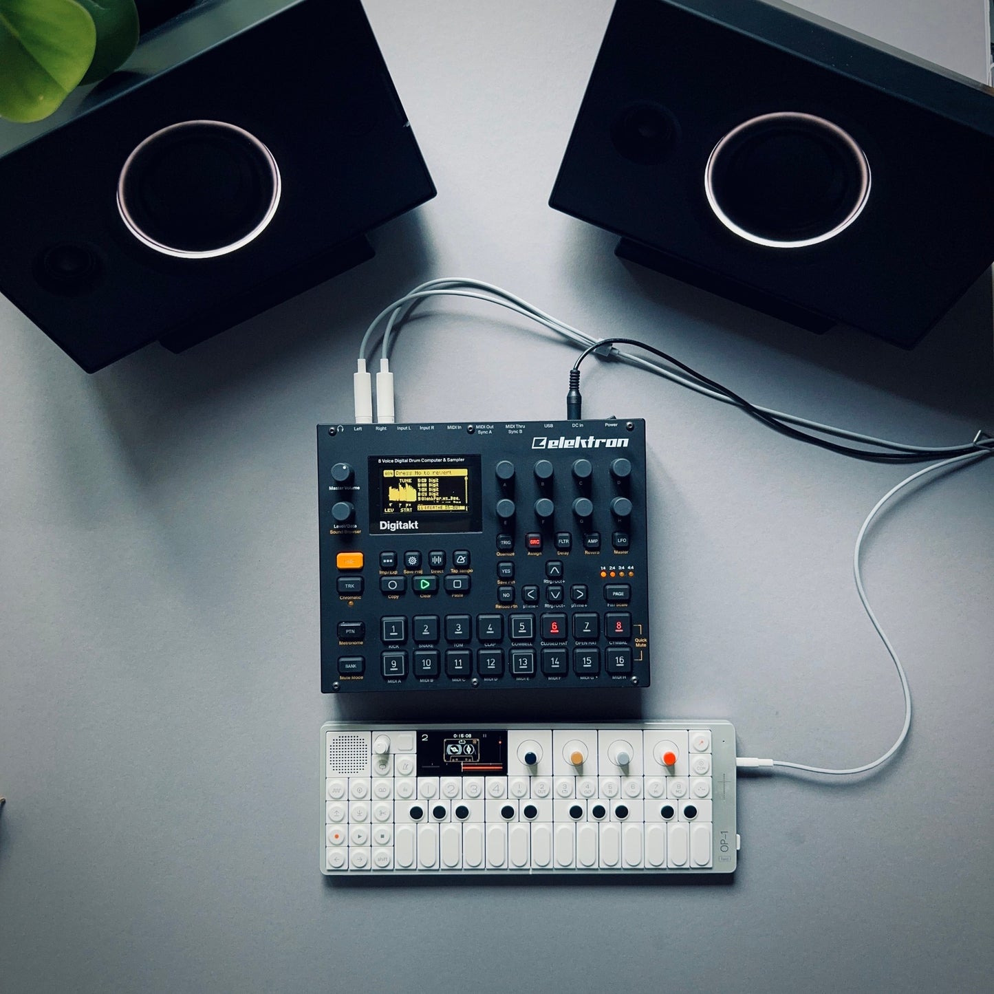 AIAIAI UNIT-4 Wireless+ Portable Studio Monitor Pair with X02 Transmitter (US Version 80022)