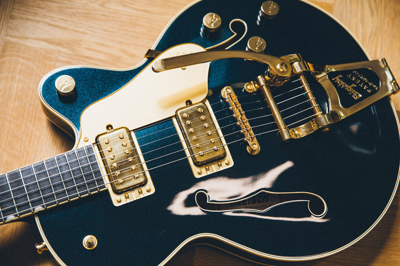 Gretsch Professional Broadkaster Jr. LX Center Block w/String-Thru Bigsby & Deluxe Hardshell Case, Midnight Sapphire