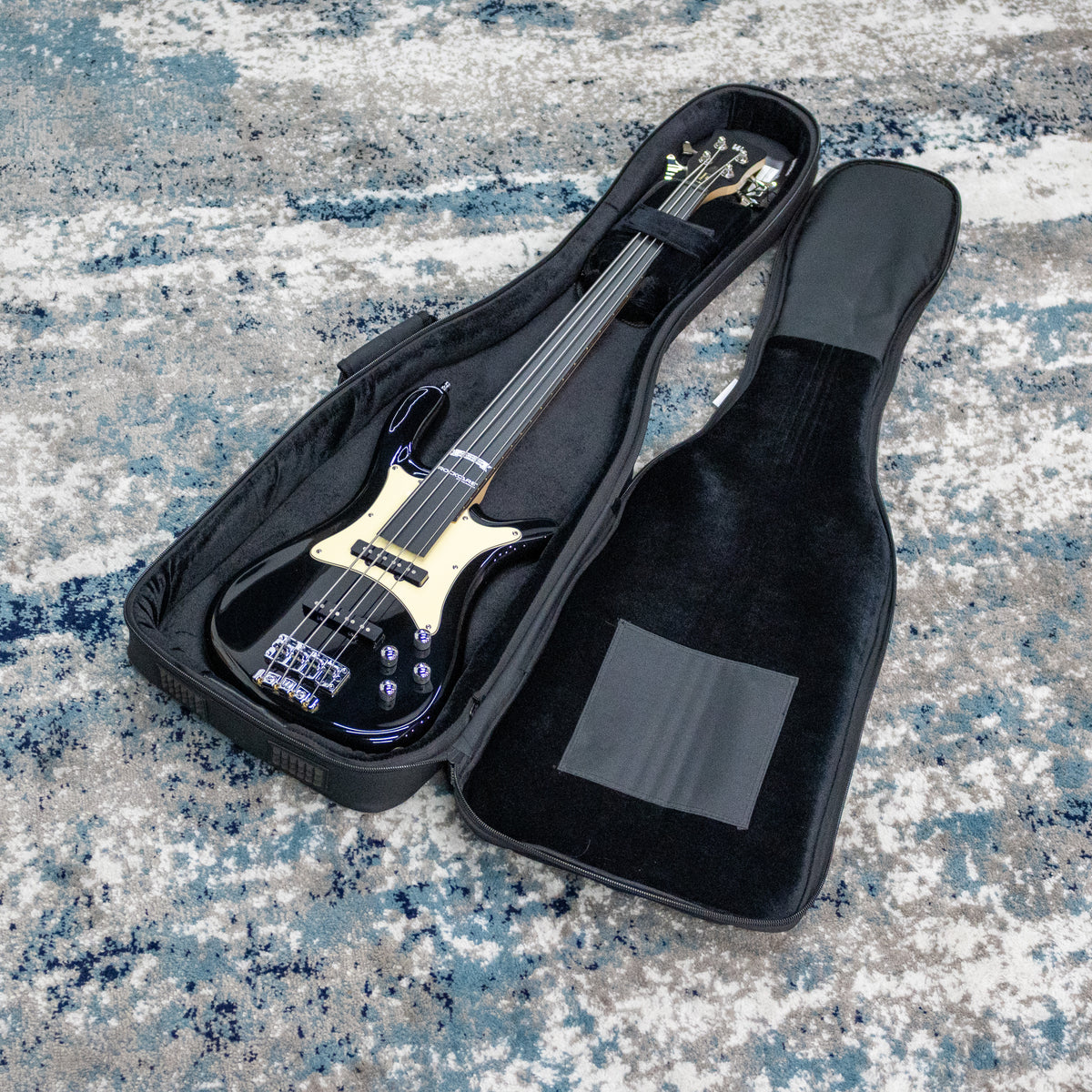 Warwick Pro Series Streamer CV 4-String Bass, Solid Black High Polish, Made in Germany