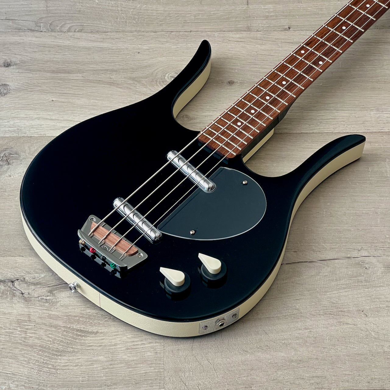 Danelectro Longhorn Bass, Short Scale, Black [DEMO-EXCELLENT]