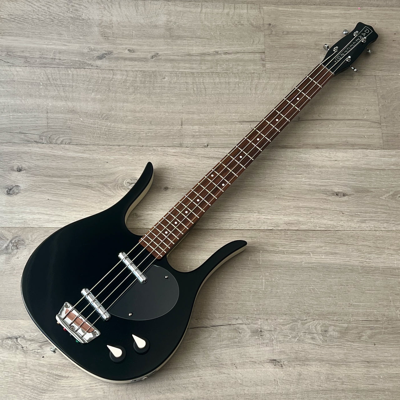 Danelectro Longhorn Bass, Short Scale, Black [DEMO-EXCELLENT]