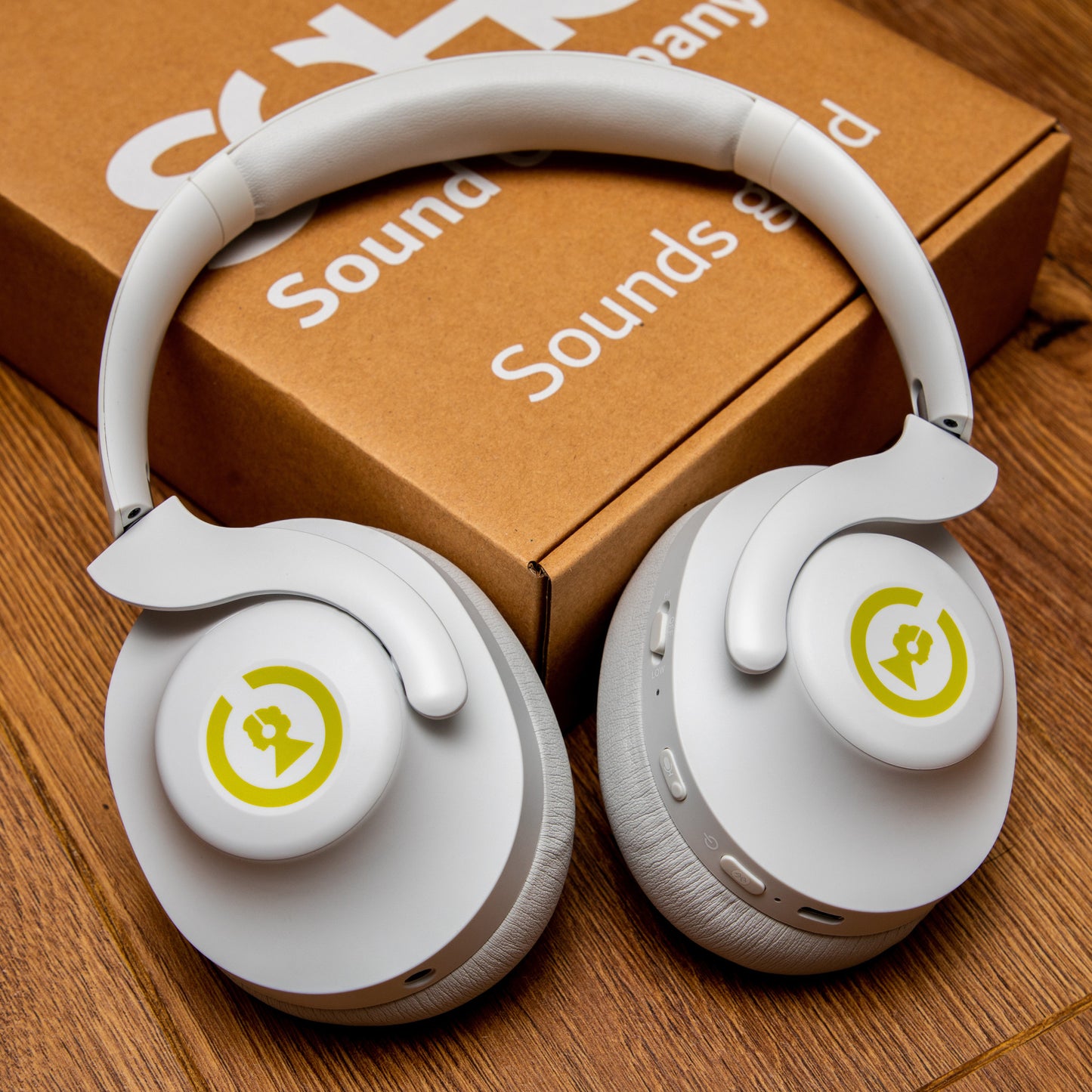 Soho Sound 45s Bluetooth Wireless Active Noise Cancelling (ANC) Headphones, White City House